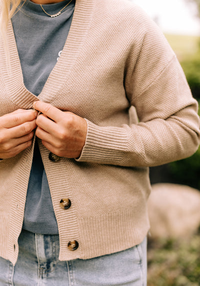 Modest Clothing Outfit Ideas Fashion inspo dresses skirts tops cardigans church outfits fashion outfits style modest girly outfit jewelry bows handbags Handpicked Home decor Grace and Joy Company