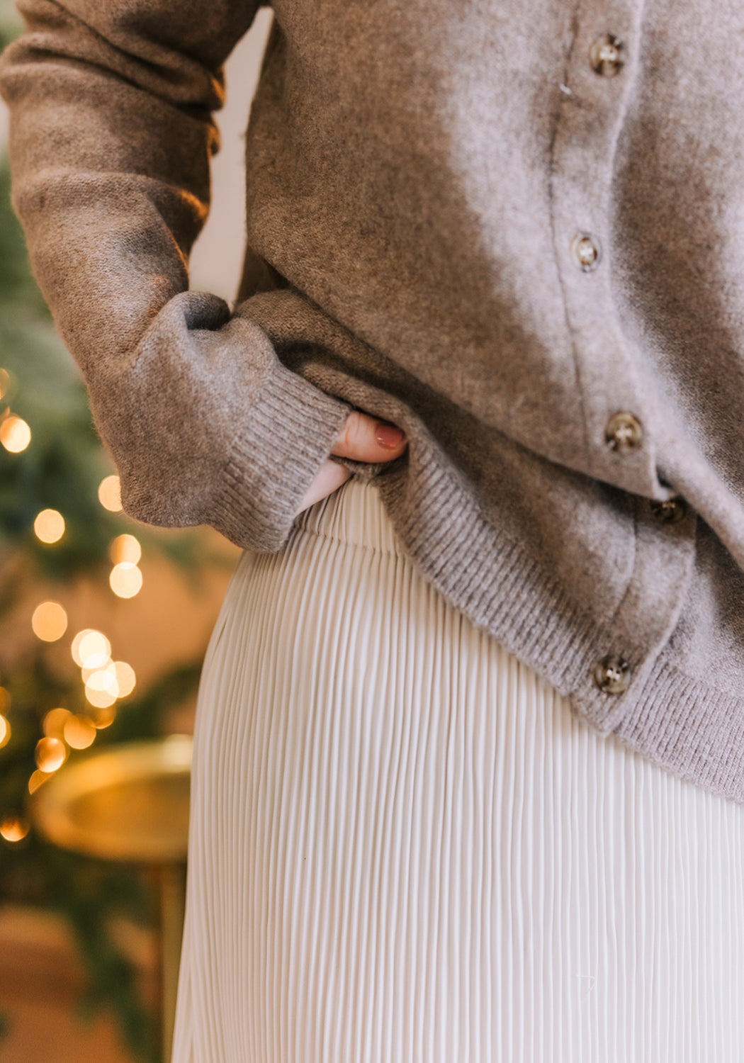 Modest Clothing Outfit Ideas Fashion inspo dresses skirts tops cardigans church outfits fashion outfits style modest girly outfit jewelry bows handbags Handpicked Home decor Grace and Joy Company