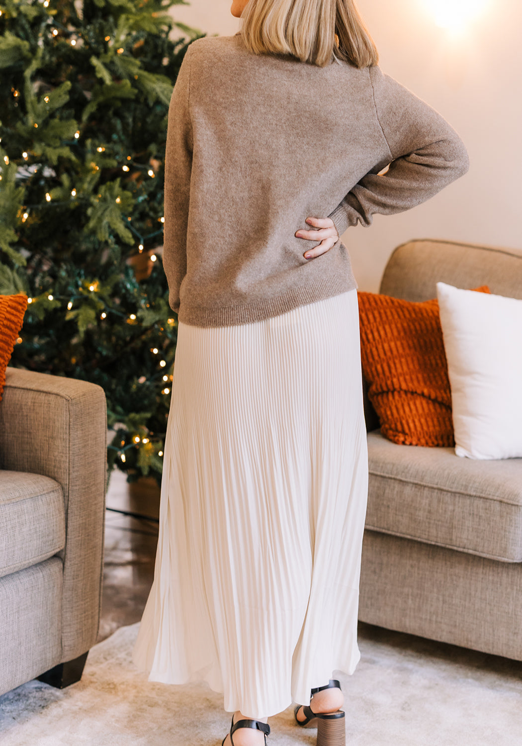 Modest Clothing Outfit Ideas Fashion inspo dresses skirts tops cardigans church outfits fashion outfits style modest girly outfit jewelry bows handbags Handpicked Home decor Grace and Joy Company