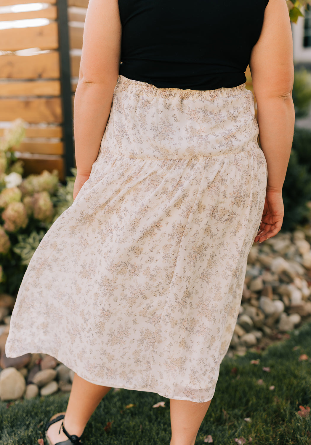 Modest Clothing Outfit Ideas Fashion inspo dresses skirts tops cardigans church outfits fashion outfits style modest girly outfit jewelry bows handbags Handpicked Home decor Grace and Joy Company
