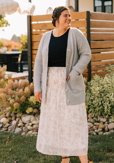 Modest Clothing Outfit Ideas Fashion inspo dresses skirts tops cardigans church outfits fashion outfits style modest girly outfit jewelry bows handbags Handpicked Home decor Grace and Joy Company