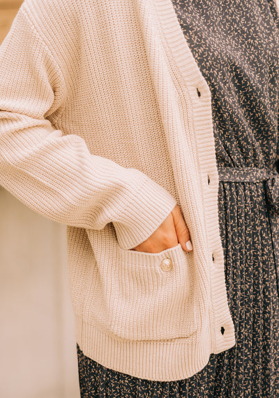 Modest Clothing Outfit Ideas Fashion inspo dresses skirts tops cardigans church outfits fashion outfits style modest girly outfit jewelry bows handbags Handpicked Home decor Grace and Joy Company