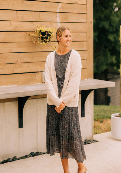 Modest Clothing Outfit Ideas Fashion inspo dresses skirts tops cardigans church outfits fashion outfits style modest girly outfit jewelry bows handbags Handpicked Home decor Grace and Joy Company