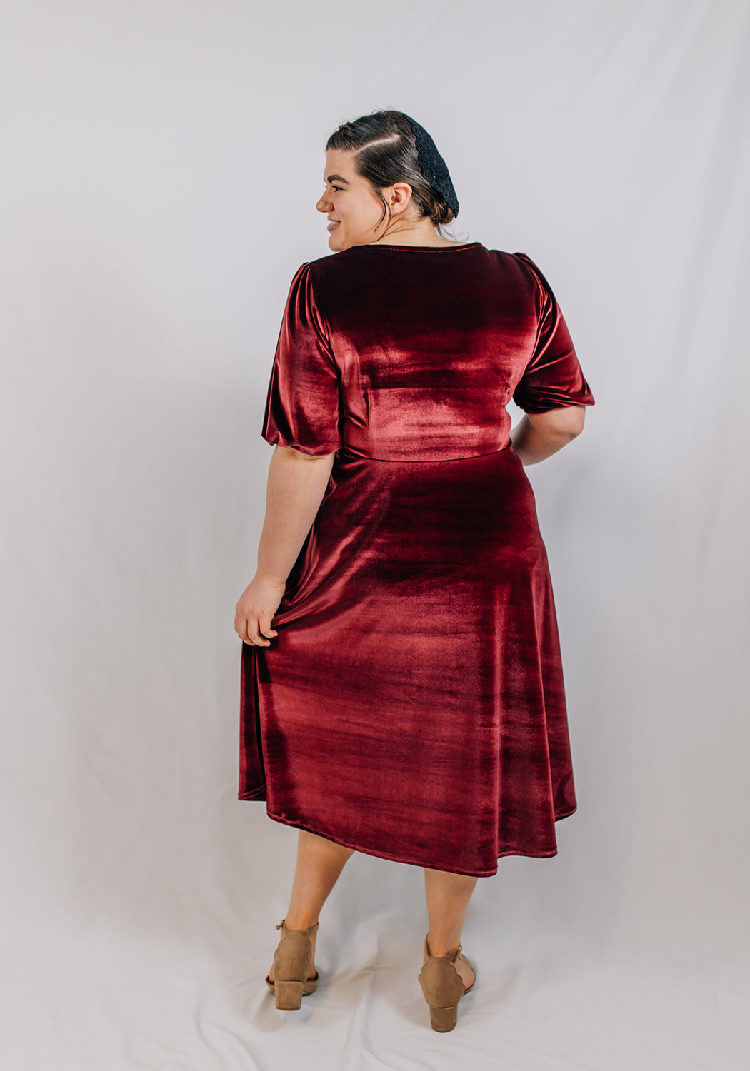 'Eleanor' Puff Sleeves and Square Neckline Velvet Midi Dress