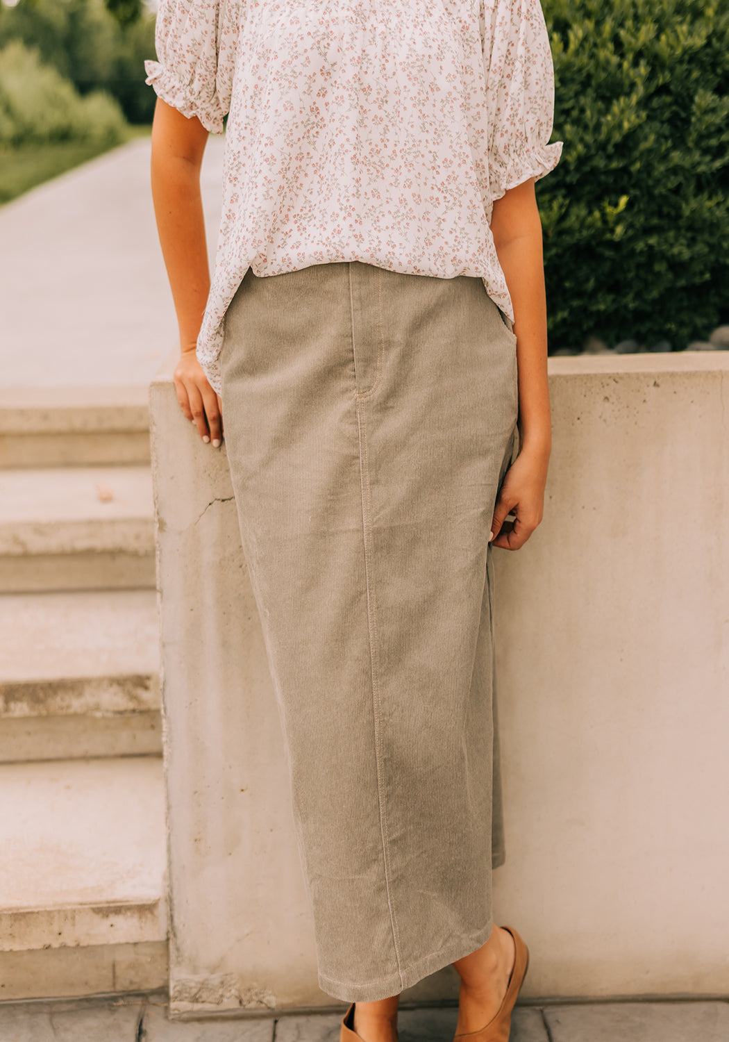 Modest Clothing Outfit Ideas Fashion inspo dresses skirts tops cardigans church outfits fashion outfits style modest girly outfit jewelry bows handbags Handpicked Home decor Grace and Joy Company
