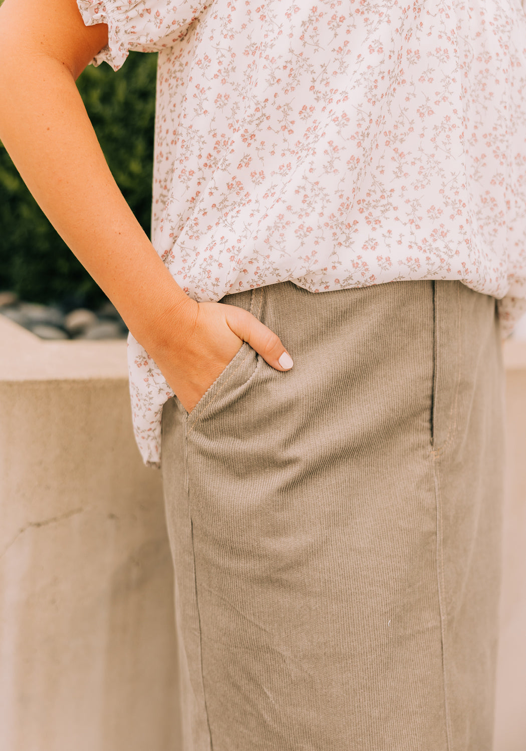 Modest Clothing Outfit Ideas Fashion inspo dresses skirts tops cardigans church outfits fashion outfits style modest girly outfit jewelry bows handbags Handpicked Home decor Grace and Joy Company