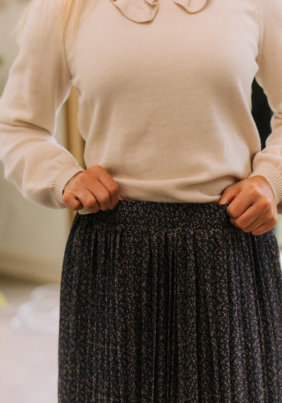 Modest Clothing Outfit Ideas Fashion inspo dresses skirts tops cardigans church outfits fashion outfits style modest girly outfit jewelry bows handbags Handpicked Home decor Grace and Joy Company