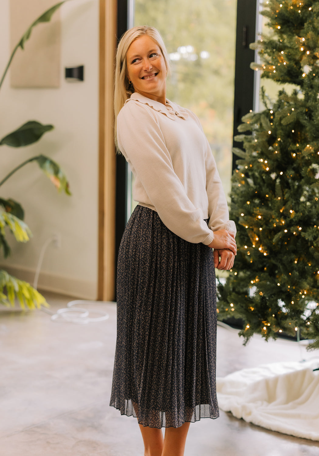 Modest Clothing Outfit Ideas Fashion inspo dresses skirts tops cardigans church outfits fashion outfits style modest girly outfit jewelry bows handbags Handpicked Home decor Grace and Joy Company