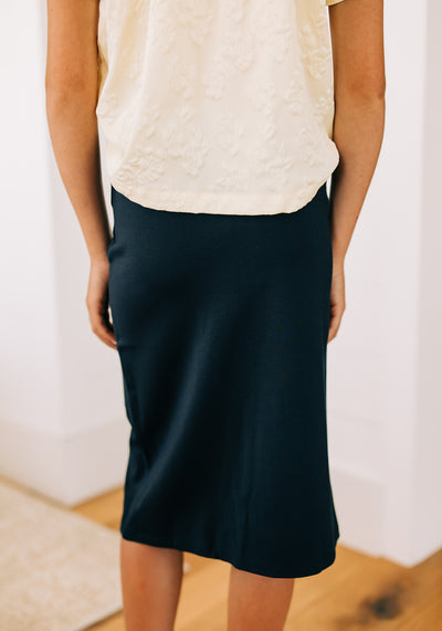Modest Clothing Outfit Ideas Fashion inspo dresses skirts tops cardigans church outfits fashion outfits style modest girly outfit jewelry bows handbags Handpicked Home decor Grace and Joy Company