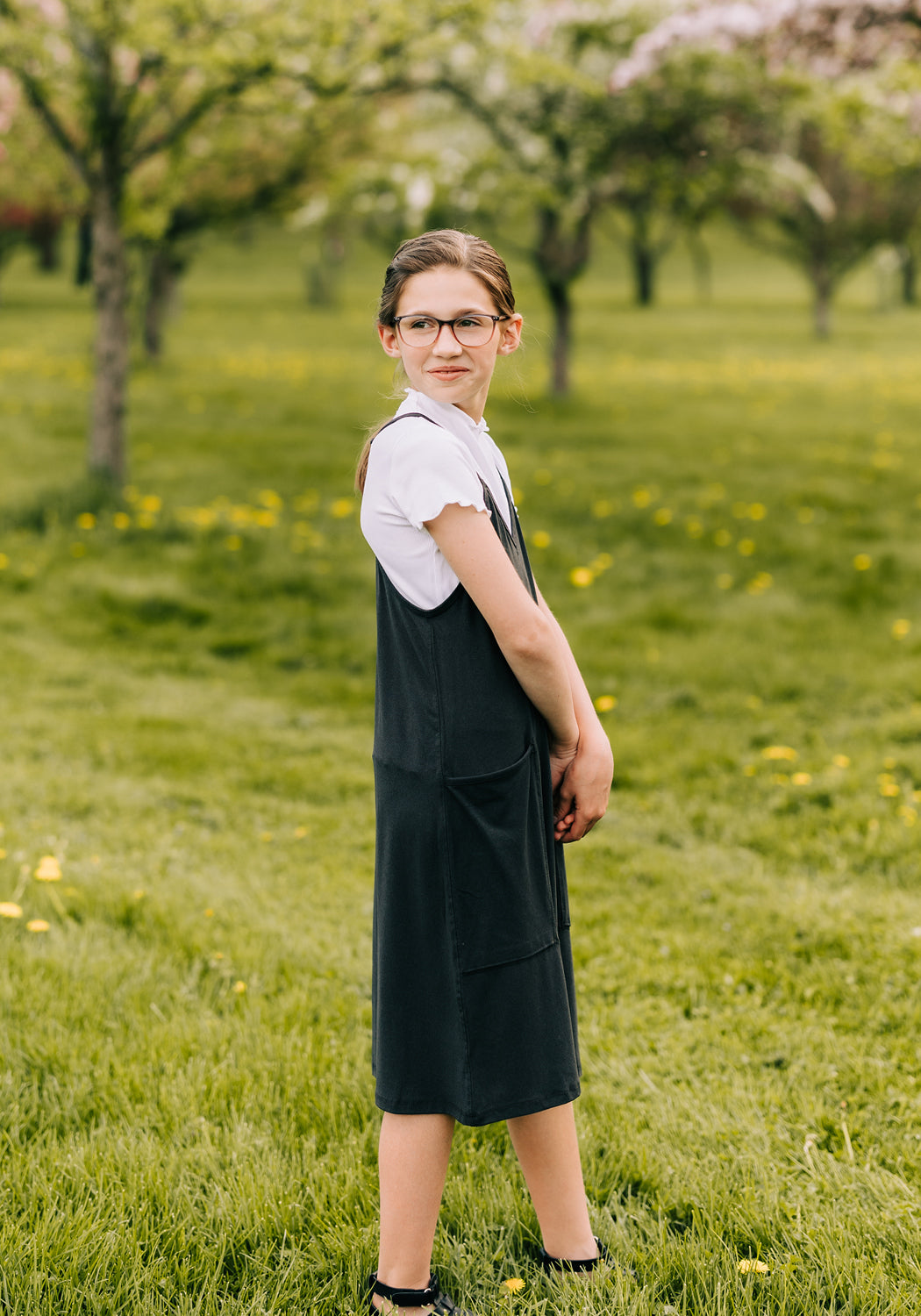 Modest Clothing Outfit Ideas Fashion inspo dresses skirts tops cardigans church outfits fashion outfits style modest girly outfit jewelry bows handbags Handpicked Home decor Grace and Joy Company