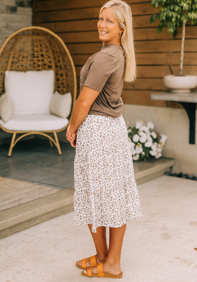 Modest Clothing Outfit Ideas Fashion inspo dresses skirts tops cardigans church outfits fashion outfits style modest girly outfit jewelry bows handbags Handpicked Home decor Grace and Joy Company