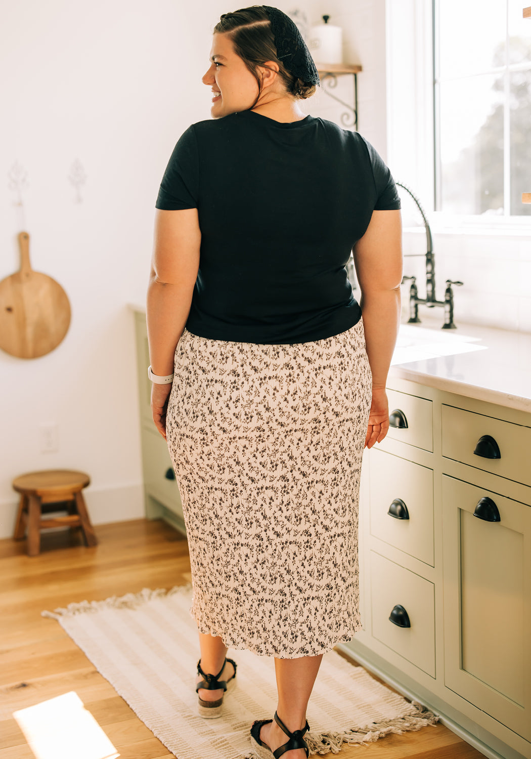 Modest Clothing Outfit Ideas Fashion inspo dresses skirts tops cardigans church outfits fashion outfits style modest girly outfit jewelry bows handbags Handpicked Home decor Grace and Joy Company