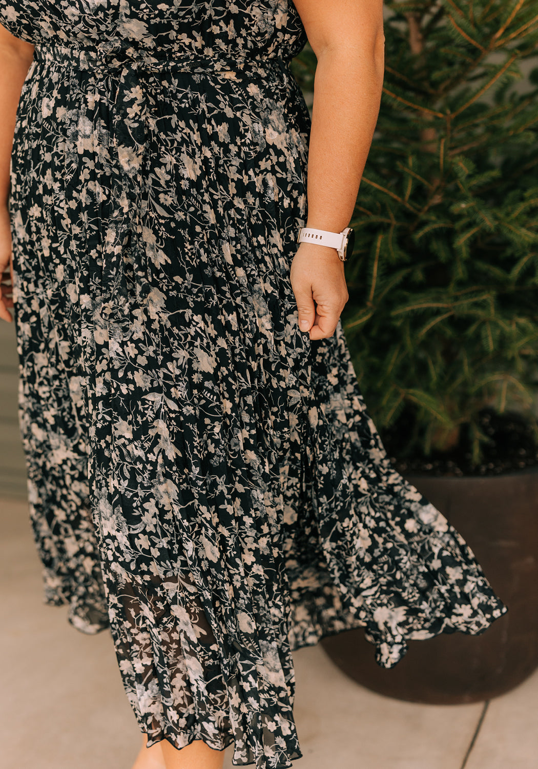 'Iris' Floral Print Pleated Midi Dress