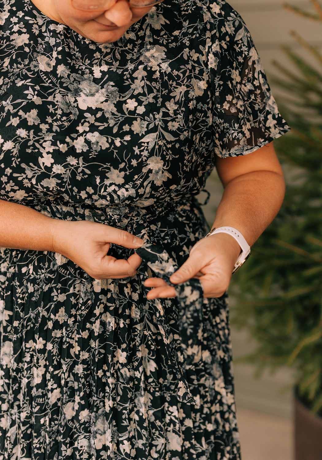 'Iris' Floral Print Pleated Midi Dress