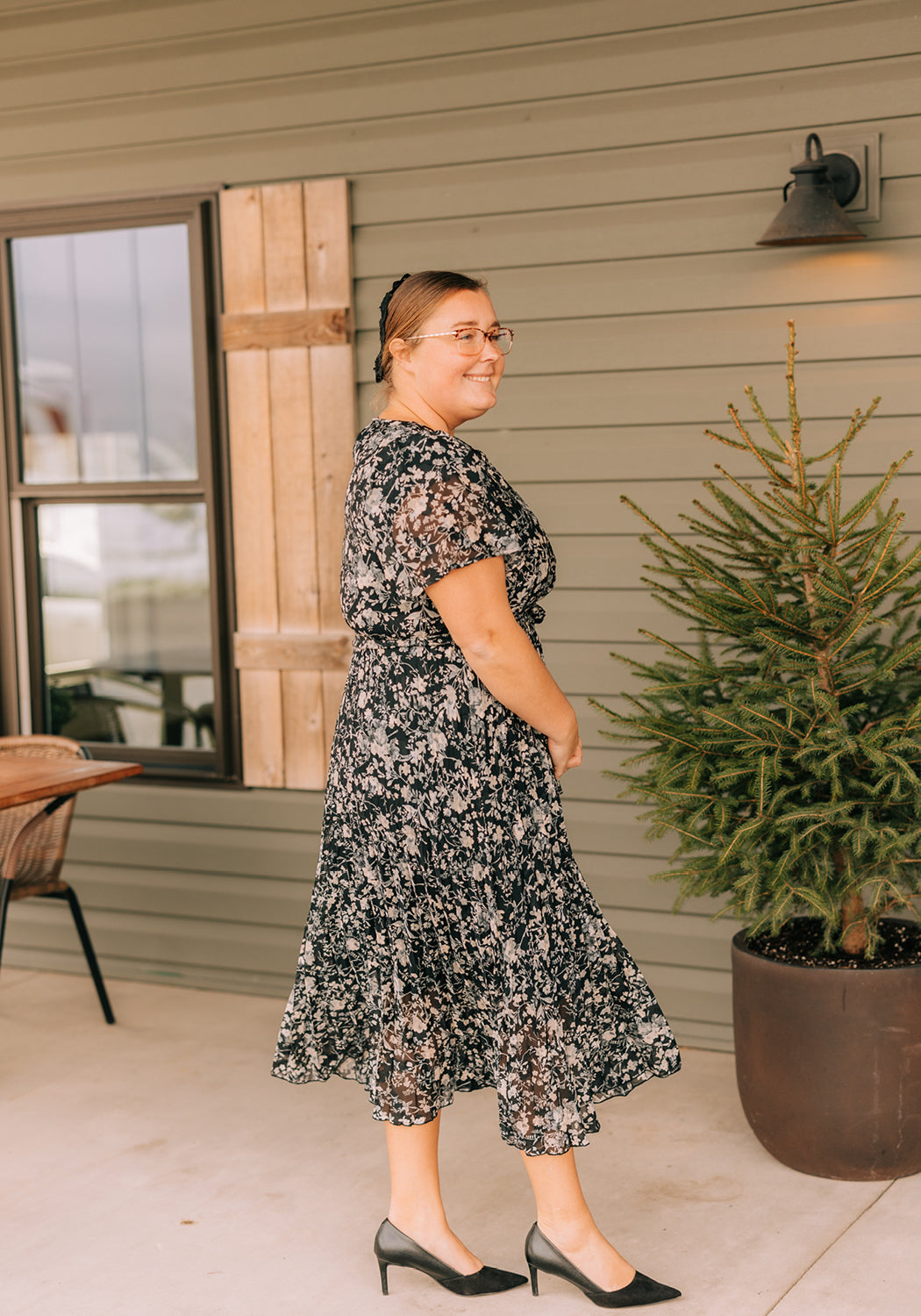 'Iris' Floral Print Pleated Midi Dress