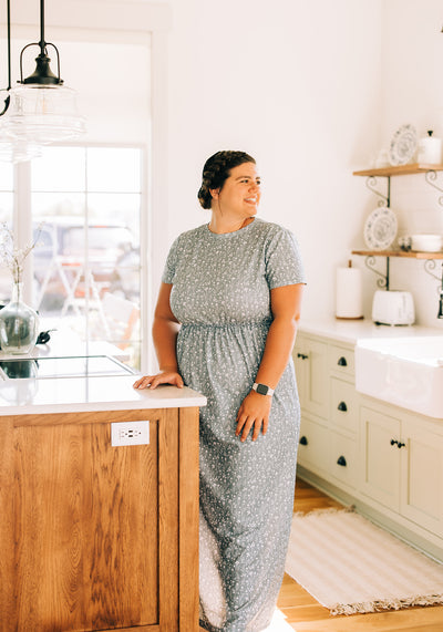 Modest Clothing Outfit Ideas Fashion inspo dresses skirts tops cardigans church outfits fashion outfits style modest girly outfit jewelry bows handbags Handpicked Home decor Grace and Joy Company