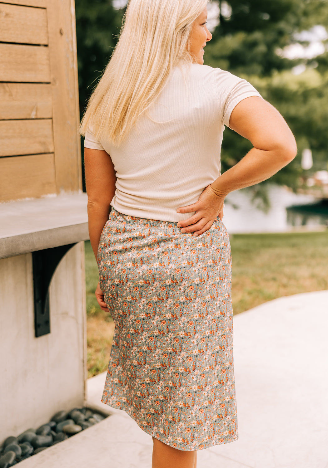 Modest Clothing Outfit Ideas Fashion inspo dresses skirts tops cardigans church outfits fashion outfits style modest girly outfit jewelry bows handbags Handpicked Home decor Grace and Joy Company