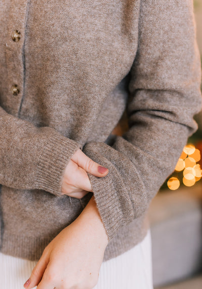 Modest Clothing Outfit Ideas Fashion inspo dresses skirts tops cardigans church outfits fashion outfits style modest girly outfit jewelry bows handbags Handpicked Home decor Grace and Joy Company