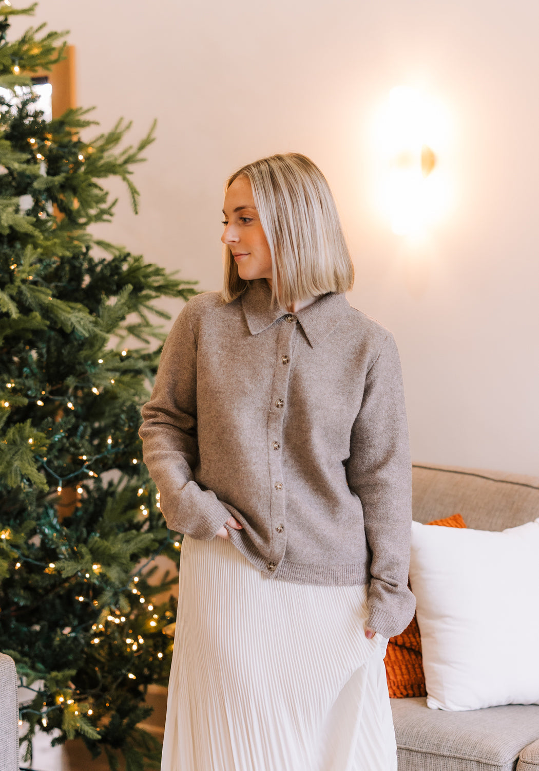 Modest Clothing Outfit Ideas Fashion inspo dresses skirts tops cardigans church outfits fashion outfits style modest girly outfit jewelry bows handbags Handpicked Home decor Grace and Joy Company