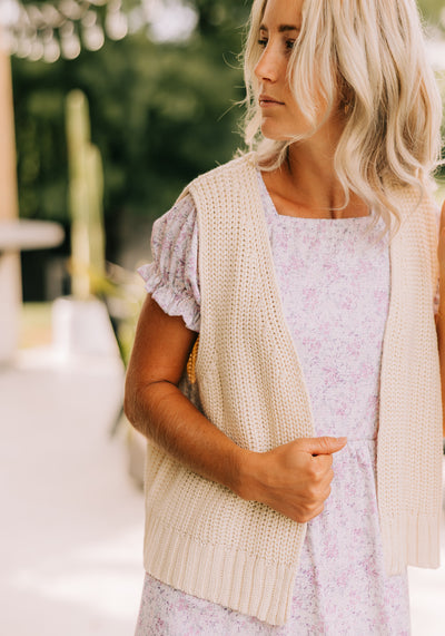 Modest Clothing Outfit Ideas Fashion inspo dresses skirts tops cardigans church outfits fashion outfits style modest girly outfit jewelry bows handbags Handpicked Home decor Grace and Joy Company