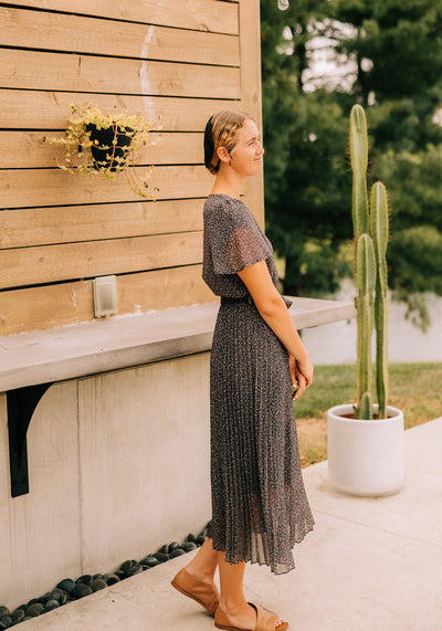 Modest Clothing Outfit Ideas Fashion inspo dresses skirts tops cardigans church outfits fashion outfits style modest girly outfit jewelry bows handbags Handpicked Home decor Grace and Joy Company