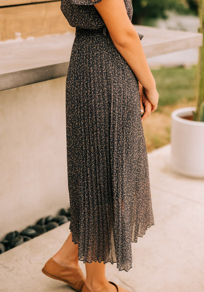 Modest Clothing Outfit Ideas Fashion inspo dresses skirts tops cardigans church outfits fashion outfits style modest girly outfit jewelry bows handbags Handpicked Home decor Grace and Joy Company