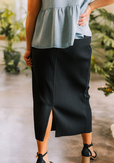 Modest Clothing Outfit Ideas Fashion inspo dresses skirts tops cardigans church outfits fashion outfits style modest girly outfit jewelry bows handbags Handpicked Home decor Grace and Joy Company