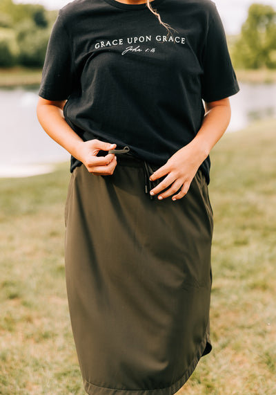 Modest Clothing Outfit Ideas Fashion inspo dresses skirts tops cardigans church outfits fashion outfits style modest girly outfit jewelry bows handbags Handpicked Home decor Grace and Joy Company