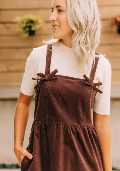 Modest Clothing Outfit Ideas Fashion inspo dresses skirts tops cardigans church outfits fashion outfits style modest girly outfit jewelry bows handbags Handpicked Home decor Grace and Joy Company