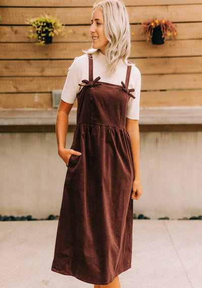 Modest Clothing Outfit Ideas Fashion inspo dresses skirts tops cardigans church outfits fashion outfits style modest girly outfit jewelry bows handbags Handpicked Home decor Grace and Joy Company