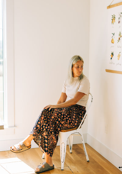 Modest Clothing Outfit Ideas Fashion inspo dresses skirts tops cardigans church outfits fashion outfits style modest girly outfit jewelry bows handbags Handpicked Home decor Grace and Joy Company