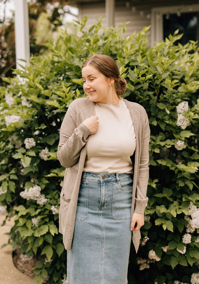 Modest Clothing Outfit Ideas Fashion inspo dresses skirts tops cardigans church outfits fashion outfits style modest girly outfit jewelry bows handbags Handpicked Home decor Grace and Joy Company