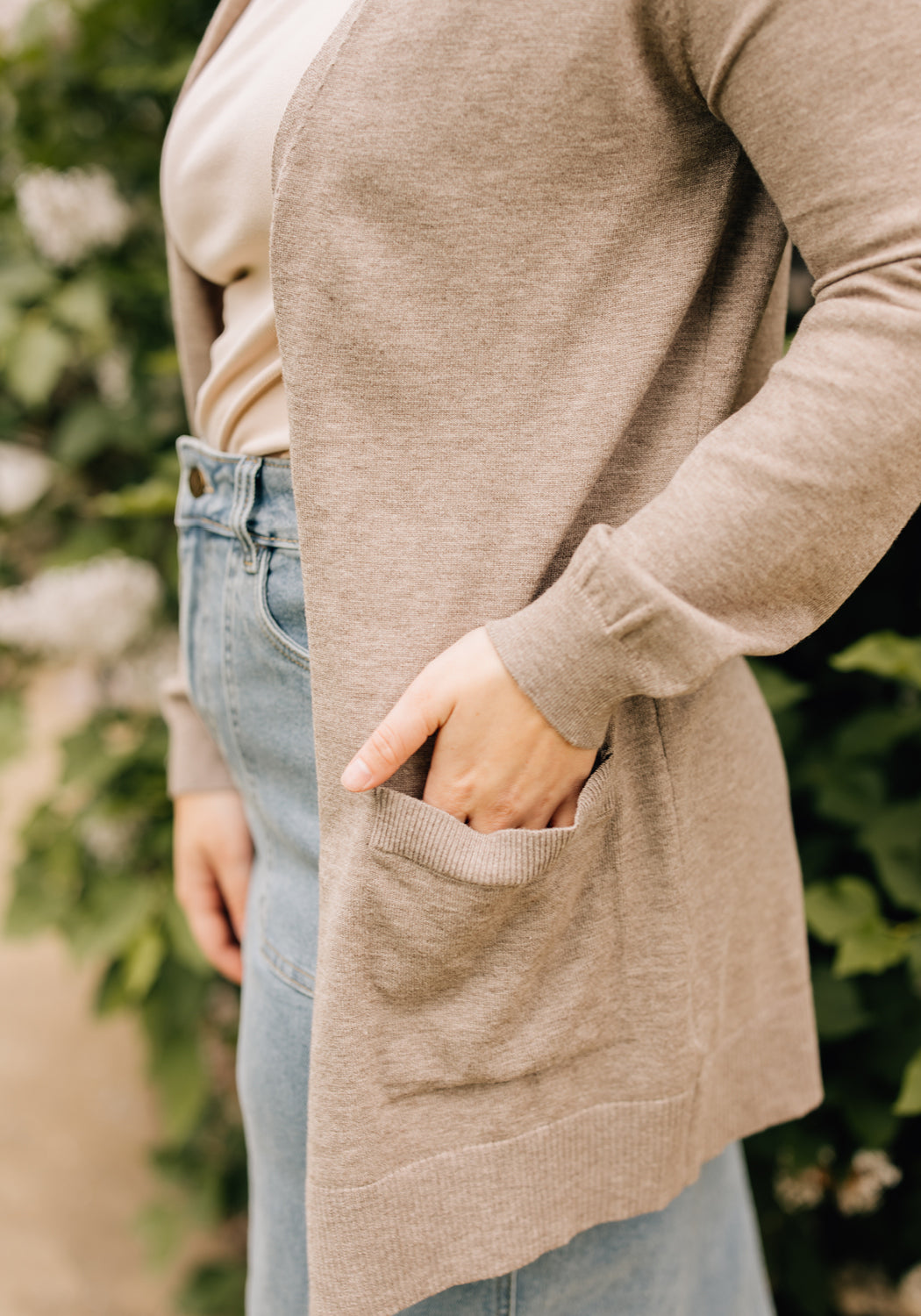 Modest Clothing Outfit Ideas Fashion inspo dresses skirts tops cardigans church outfits fashion outfits style modest girly outfit jewelry bows handbags Handpicked Home decor Grace and Joy Company