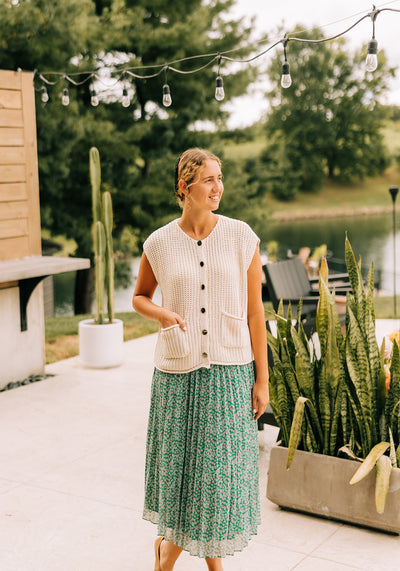 Modest Clothing Outfit Ideas Fashion inspo dresses skirts tops cardigans church outfits fashion outfits style modest girly outfit jewelry bows handbags Handpicked Home decor Grace and Joy Company