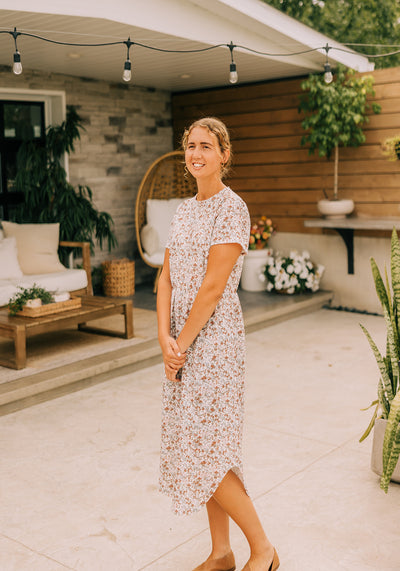 Modest Clothing Outfit Ideas Fashion inspo dresses skirts tops cardigans church outfits fashion outfits style modest girly outfit jewelry bows handbags Handpicked Home decor Grace and Joy Company