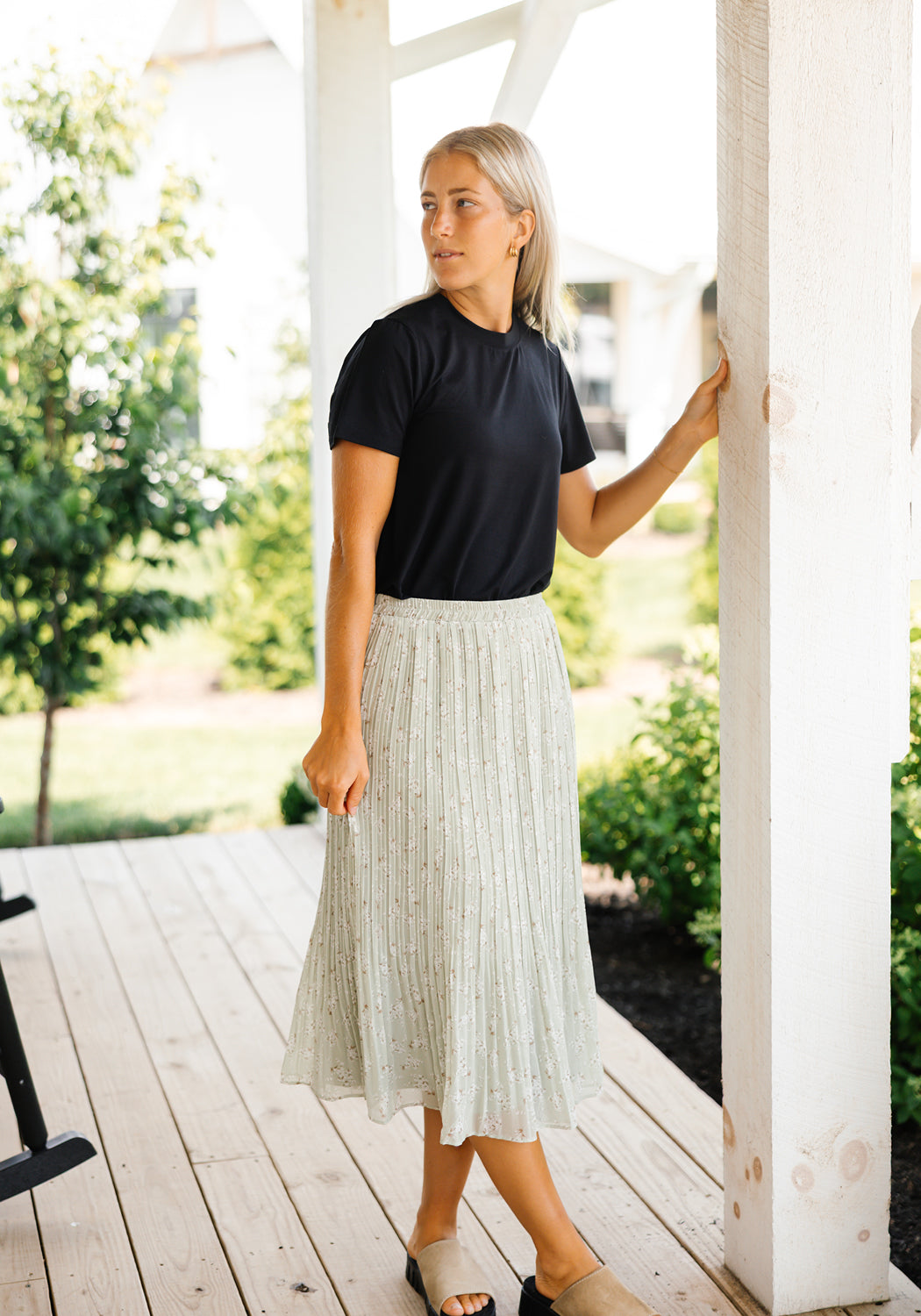 Modest Clothing Outfit Ideas Fashion inspo dresses skirts tops cardigans church outfits fashion outfits style modest girly outfit jewelry bows handbags Handpicked Home decor Grace and Joy Company