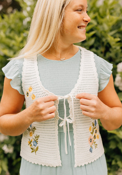 Modest Clothing Outfit Ideas Fashion inspo dresses skirts tops cardigans church outfits fashion outfits style modest girly outfit jewelry bows handbags Handpicked Home decor Grace and Joy Company