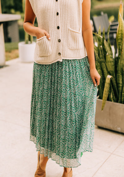 Modest Clothing Outfit Ideas Fashion inspo dresses skirts tops cardigans church outfits fashion outfits style modest girly outfit jewelry bows handbags Handpicked Home decor Grace and Joy Company