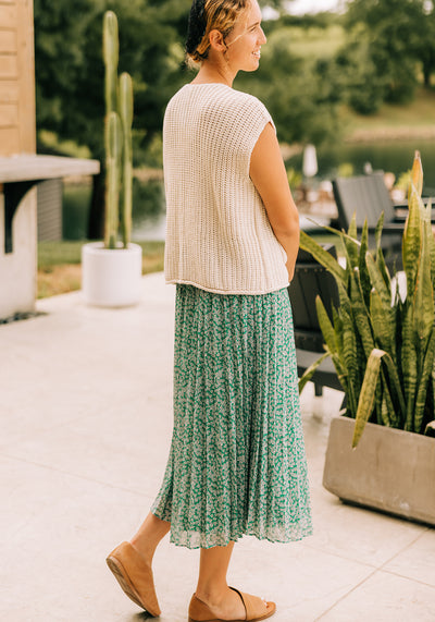 Modest Clothing Outfit Ideas Fashion inspo dresses skirts tops cardigans church outfits fashion outfits style modest girly outfit jewelry bows handbags Handpicked Home decor Grace and Joy Company