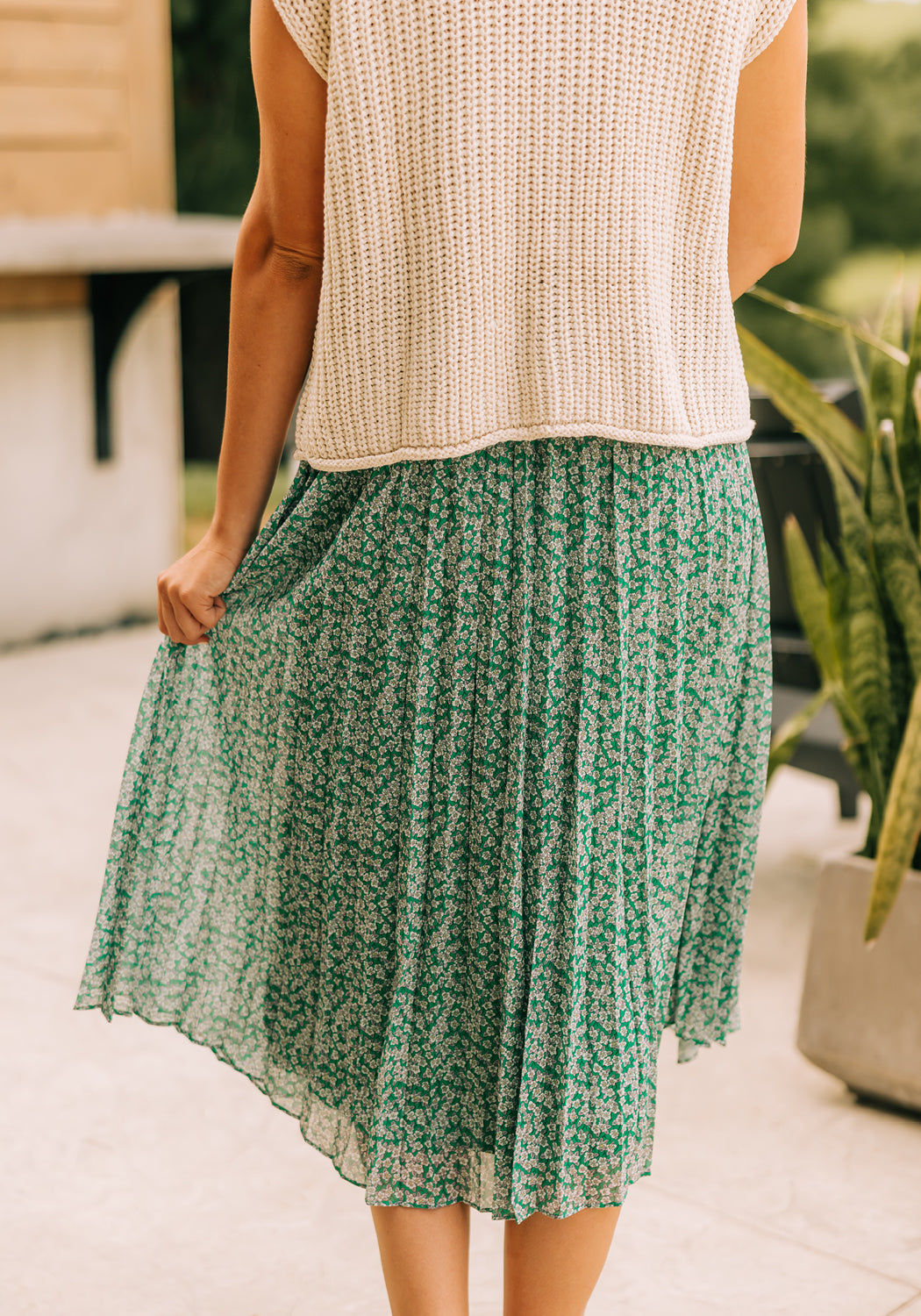 Modest Clothing Outfit Ideas Fashion inspo dresses skirts tops cardigans church outfits fashion outfits style modest girly outfit jewelry bows handbags Handpicked Home decor Grace and Joy Company