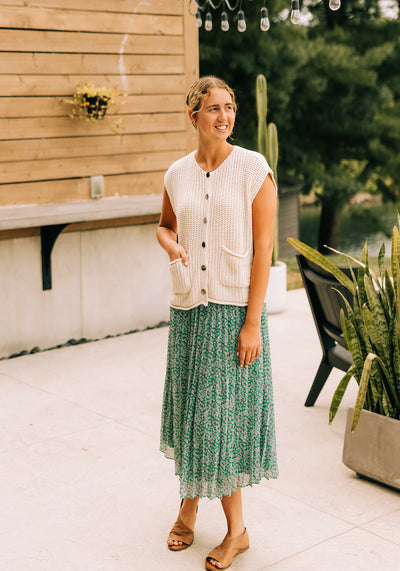 Modest Clothing Outfit Ideas Fashion inspo dresses skirts tops cardigans church outfits fashion outfits style modest girly outfit jewelry bows handbags Handpicked Home decor Grace and Joy Company