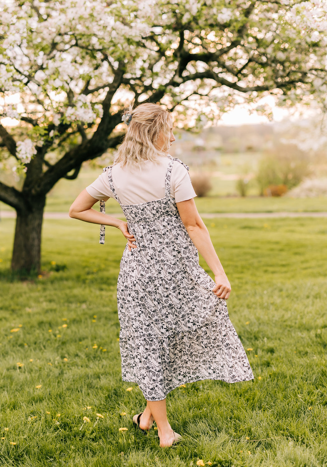 Modest Clothing Outfit Ideas Fashion inspo dresses skirts tops cardigans church outfits fashion outfits style modest girly outfit jewelry bows handbags Handpicked Home decor Grace and Joy Company