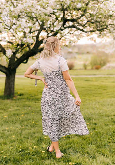 Modest Clothing Outfit Ideas Fashion inspo dresses skirts tops cardigans church outfits fashion outfits style modest girly outfit jewelry bows handbags Handpicked Home decor Grace and Joy Company