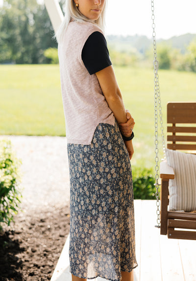 Modest Clothing Outfit Ideas Fashion inspo dresses skirts tops cardigans church outfits fashion outfits style modest girly outfit jewelry bows handbags Handpicked Home decor Grace and Joy Company