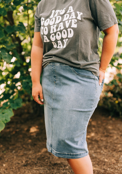 'Sara' Stretch Denim Skirt in Medium Wash