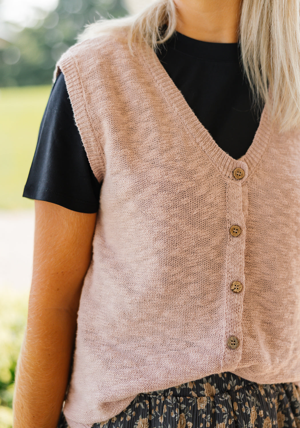 Modest Clothing Outfit Ideas Fashion inspo dresses skirts tops cardigans church outfits fashion outfits style modest girly outfit jewelry bows handbags Handpicked Home decor Grace and Joy Company