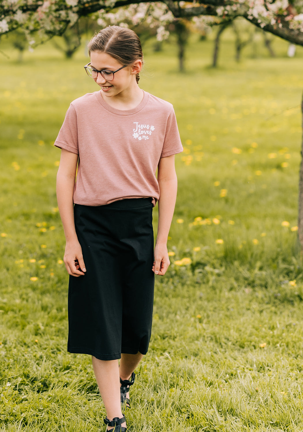 Modest Clothing Outfit Ideas Fashion inspo dresses skirts tops cardigans church outfits fashion outfits style modest girly outfit jewelry bows handbags Handpicked Home decor Grace and Joy Company