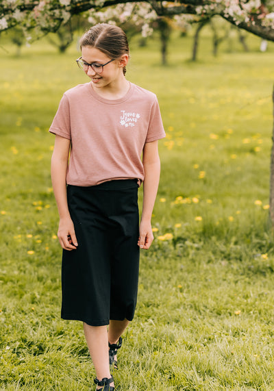 Modest Clothing Outfit Ideas Fashion inspo dresses skirts tops cardigans church outfits fashion outfits style modest girly outfit jewelry bows handbags Handpicked Home decor Grace and Joy Company